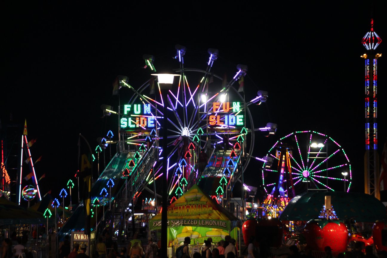 Night time picture of the Midway ride